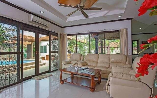 Отель Tranquillo Pool Villa комната для гостей