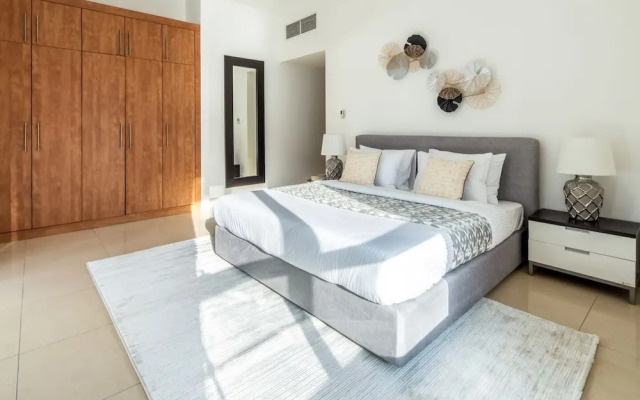 Timelessly Modern 3BR w/ Fascinating Marina Views!
