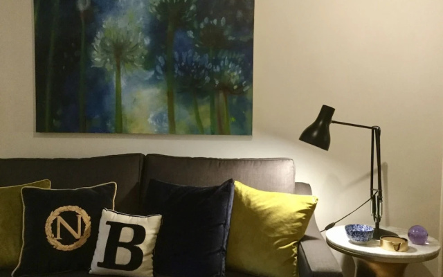 Beautiful 1BR in Historic St Aubin House
