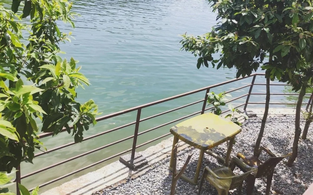 Begnas Lake front guest house
