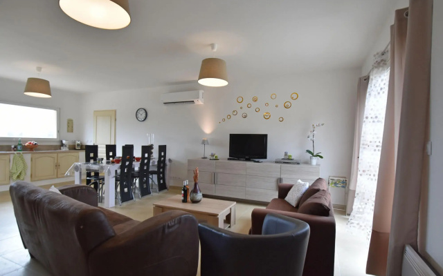Charming villa in Montmeyan with garden and private pool