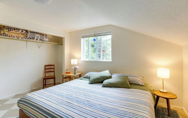 Charming Rockaway Beach House, Walk to Ocean!
