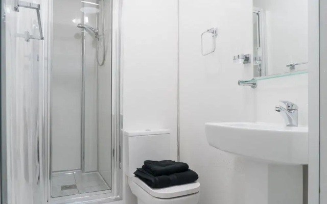Newly Refurbished 1 Bedroom Flat