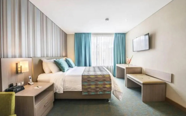 Plaza Suites