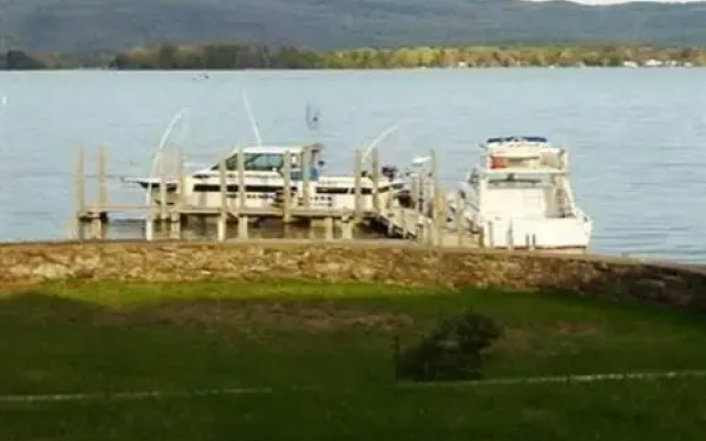 Lake George Suites