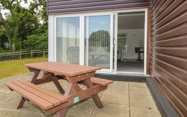 Harcombe House Bungalow 7