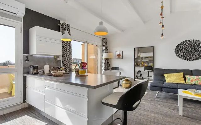 Cozy Beachside Family Stay