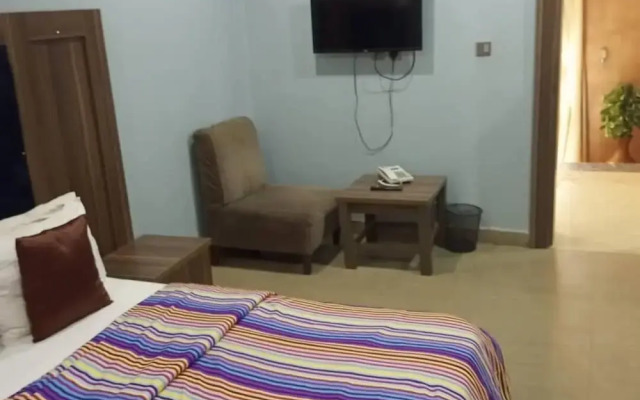 Angels Court Hotel And Suites