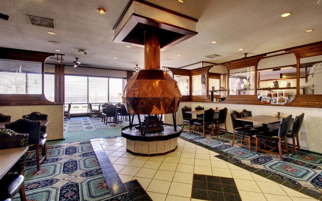 Eagle's Nest Hotel & Conference Center