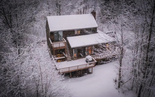 Quaint Stowe Cabin