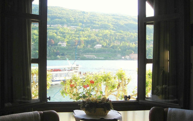 Homely Mansion in Isola Superiore near Lake