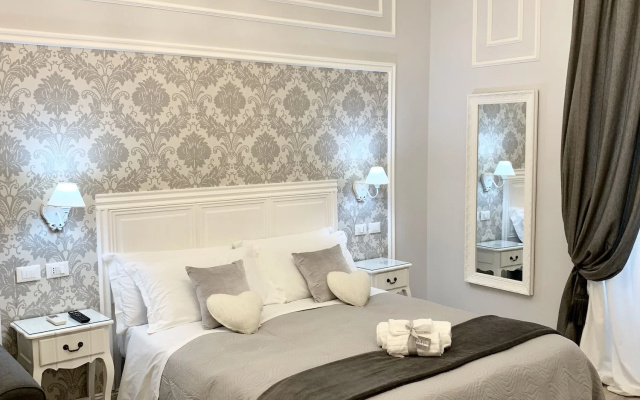 Charme & Chic Luxury