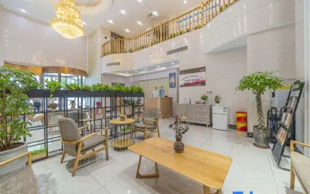 Kairo Hotel (Chongqing Zhuangyuanbei Light Rail Station)