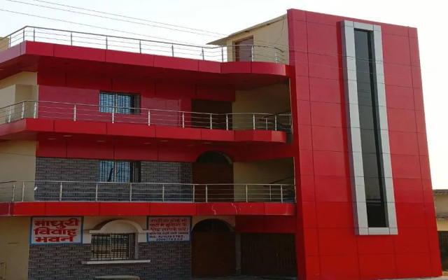 OYO 86207 Hotel Madhuri