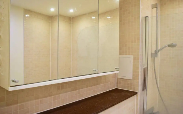 Modern 1 Bedroom Flat in Shadwell With Balcony