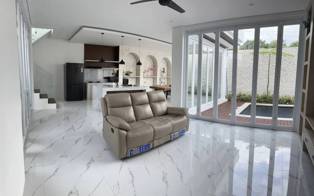 Newly Built "villa Na Bali"