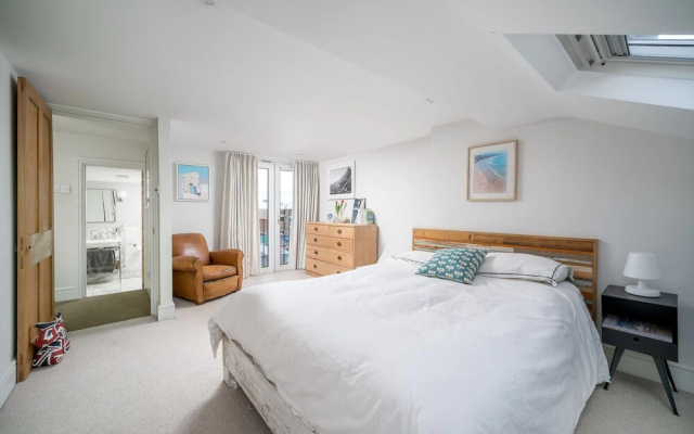 Altido Homely 4-Bed House W/ Terrace In Wandsworth