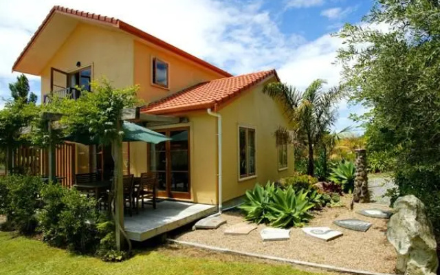 Mussel Bed Cottage and Boutique Bed & Breakfast accommodation, Cooks Beach