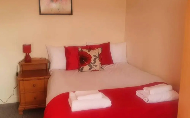 Lovely 4-bed Apartment in Harrow