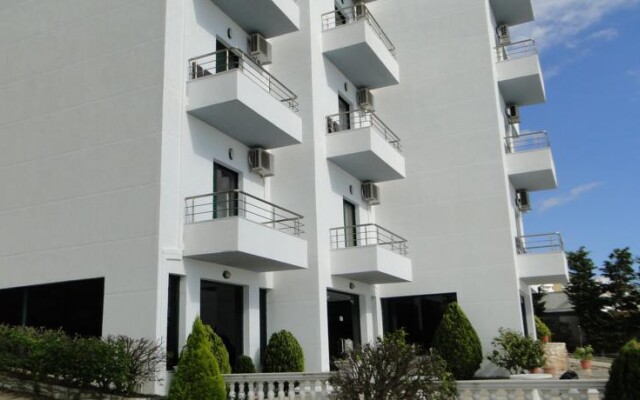 Hotel La Perla вид на фасад