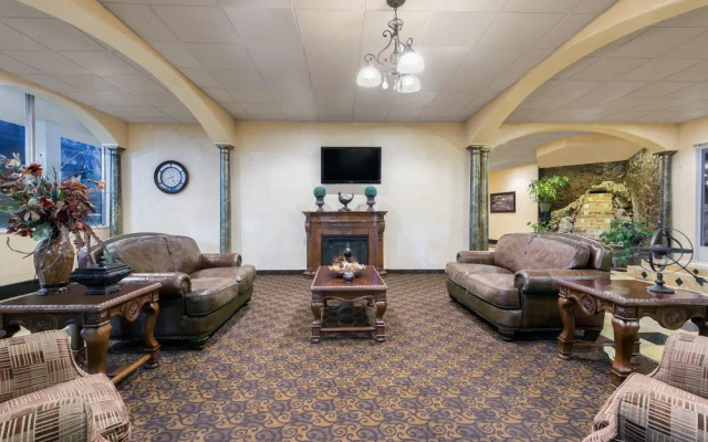 Days Inn And Suites Clovis