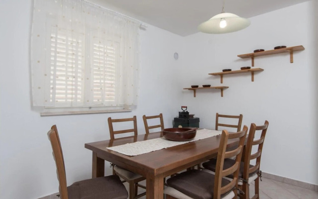 Beautiful Home in Sokolic With Wifi and 3 Bedrooms