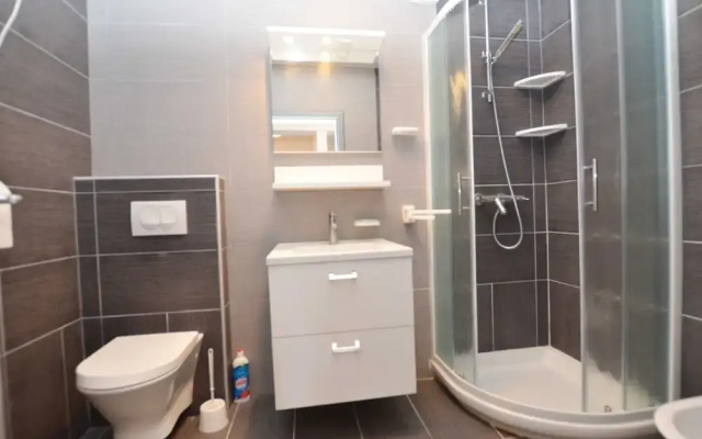 Quiet and Compact Apartment With Balcony