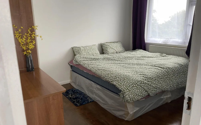 Charming 2-bed Apartment in Heathrow First Floor