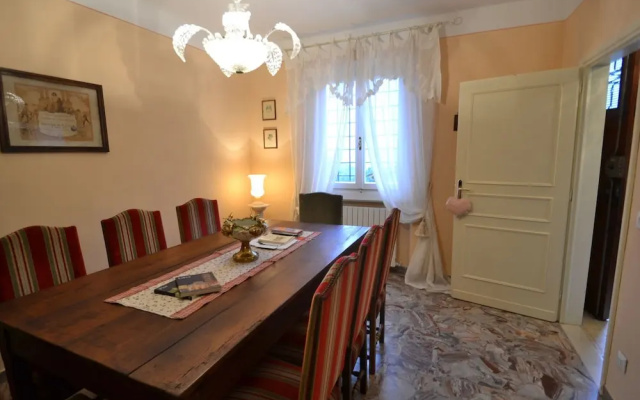 Villa in the Tuscan Hills: Relax in a Magnificent Landscape