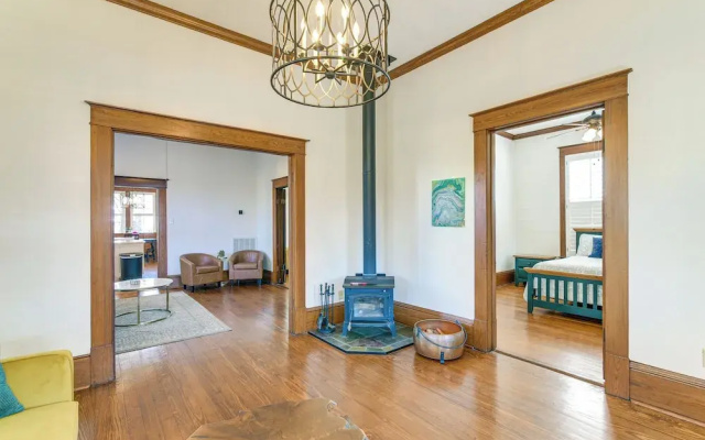 Walkable & Historic Houston Heights Bungalow!