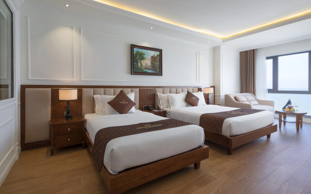 Monarque Hotel