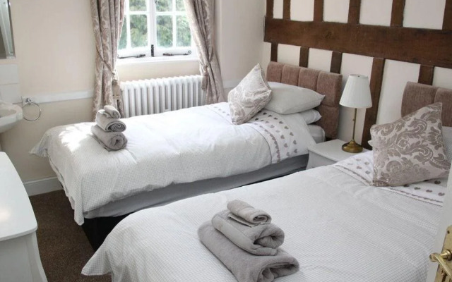 Eight Bells Hotel