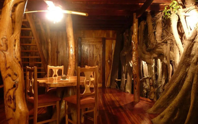Topos Tree House