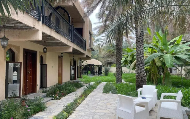 Date Palm Inn