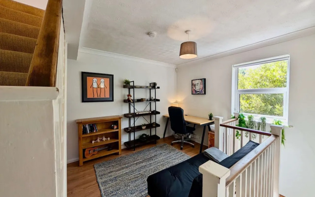 Cosy 2bed House in Reading