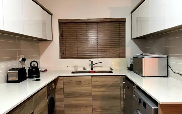 Upmarket 3-bedroom in Waterfall City