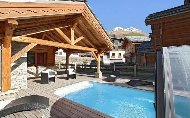 Chalet in Les Deux Alpes With Heated Pool