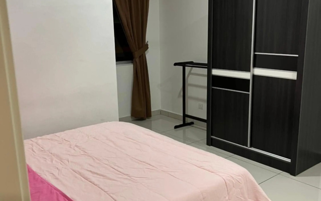 4 bedrooms (private bathroom) Perdana Hill Villa