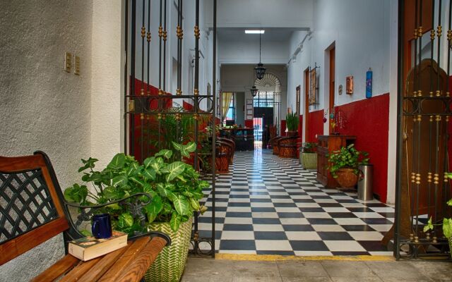 Отель Hostal de Maria Мексика, Гвадалахара - отзывы, цены и фото номеров - забронировать отель Hostal de Maria онлайн вид на фасад