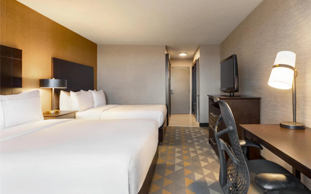 DoubleTree by Hilton Pointe Claire Montreal Airport West