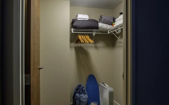2 BR Weston Apt by Frontdesk