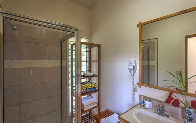 Maluhia Hale 3 Bedroom Home by RedAwning
