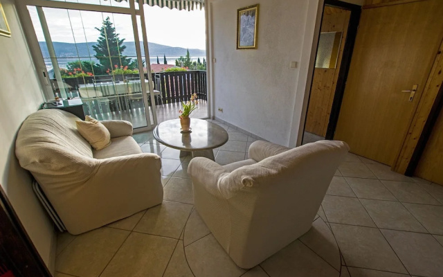Apartments Juric-on Quiet Location