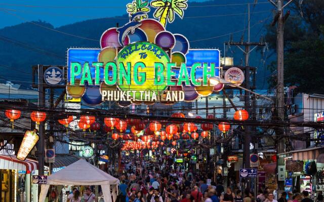 Отель Azure Phuket вид на фасад
