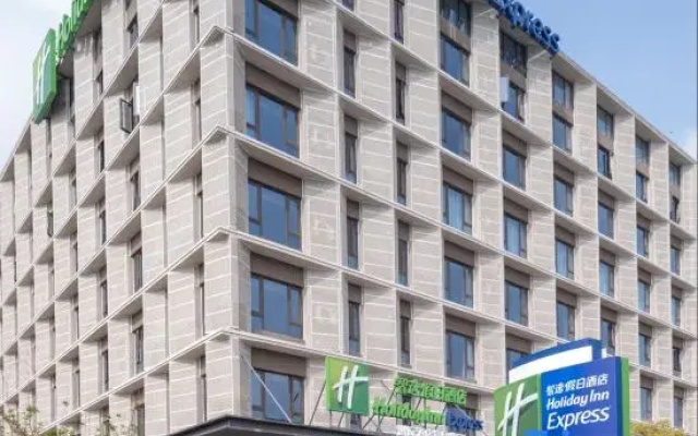 Holiday Inn Express CHONGQING CIQIKOU ANCIENT TOWN by IHG