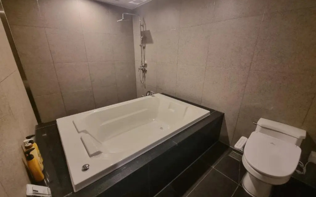 Yeoubi Hotel