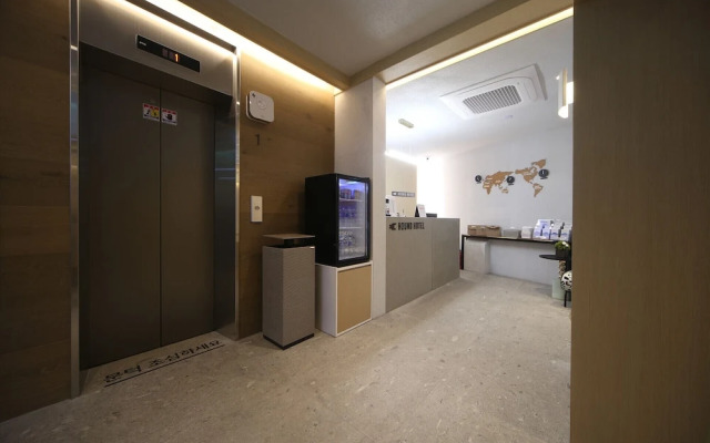 Hound Hotel Sajik Minam Station