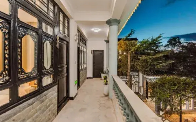 Shenjun Chinese Inn (Weishan Ancient City Xinggong Tower)