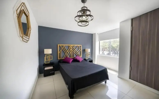 2 bedroom apartment 1 block Lleras park