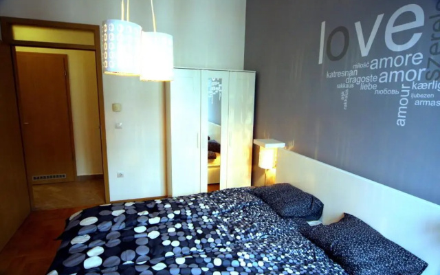 Gozsdu Apartment